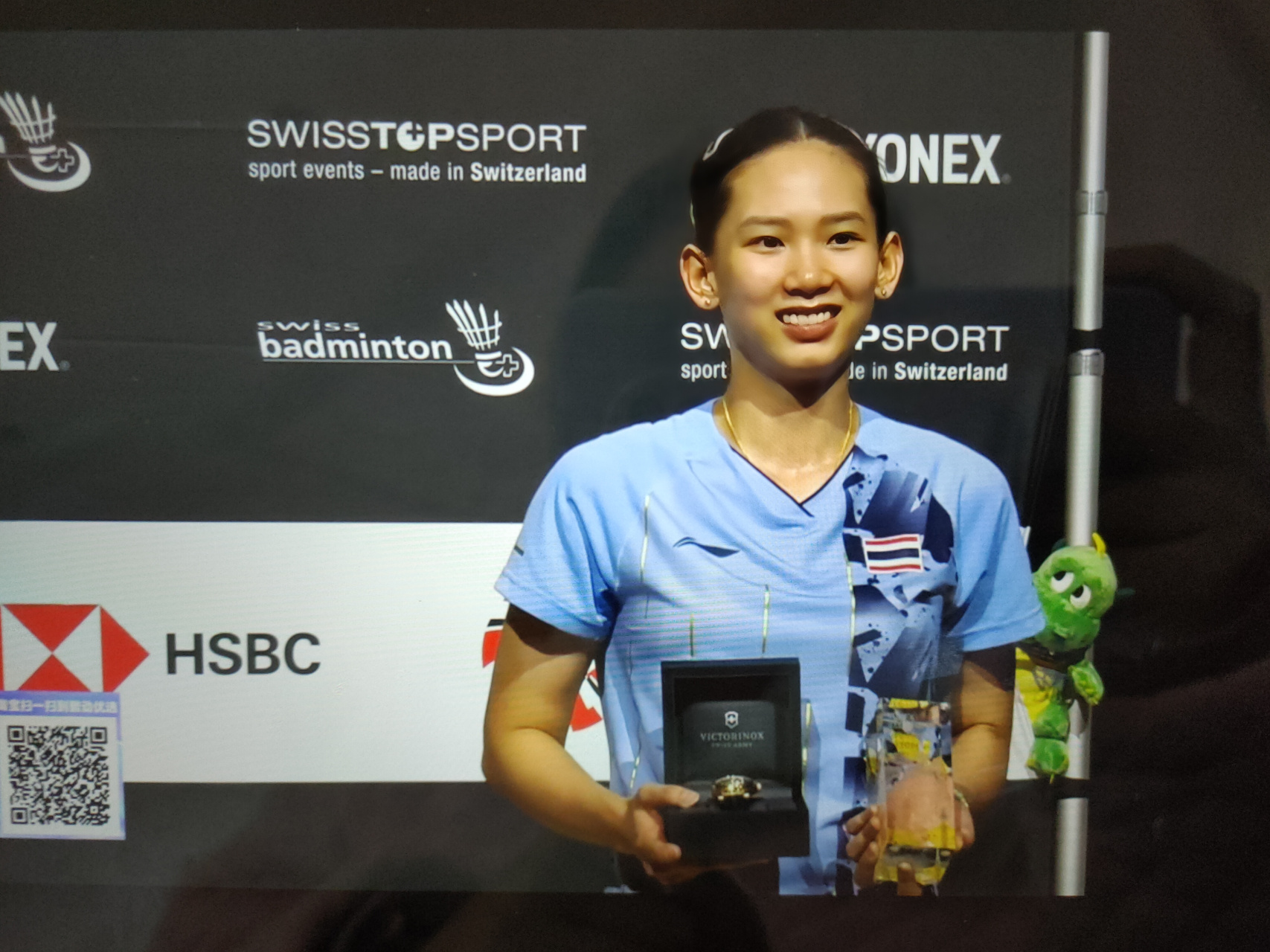 间徘徊在中 间徘徊在中